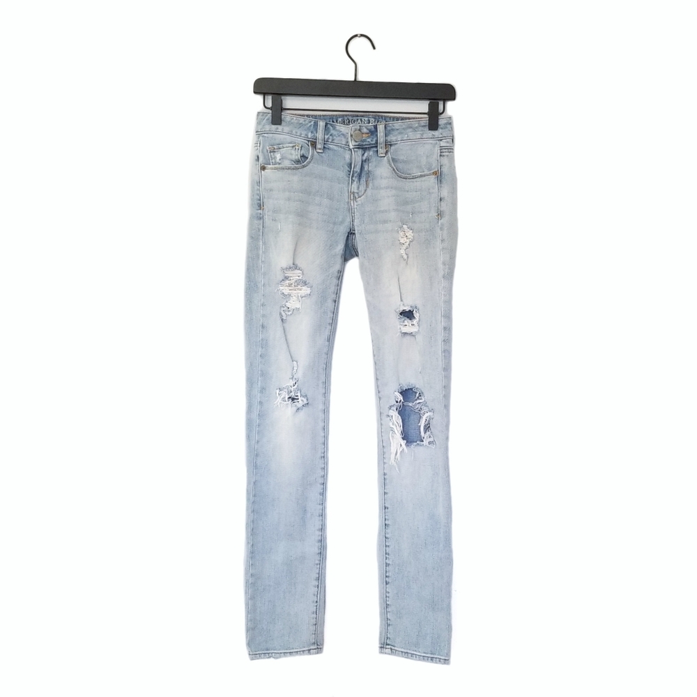 American Eagle | Distressed Light Wash Skinny Jean